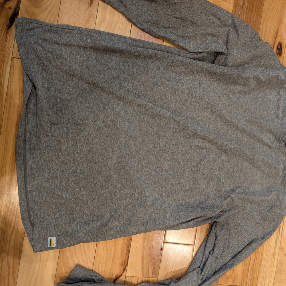 Vuori Gray Long Sleeve Tee